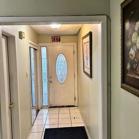 Queen Bedroom Near Sheridan College برامبتون المظهر الخارجي الصورة