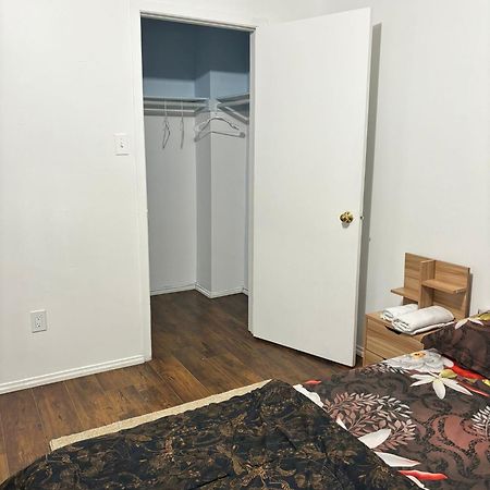 Queen Bedroom Near Sheridan College برامبتون المظهر الخارجي الصورة