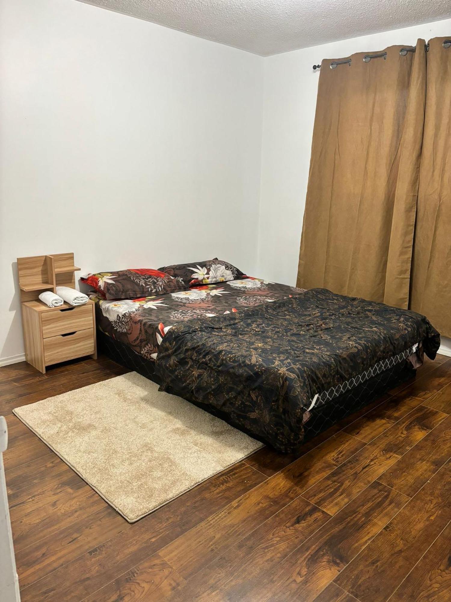 Queen Bedroom Near Sheridan College برامبتون المظهر الخارجي الصورة